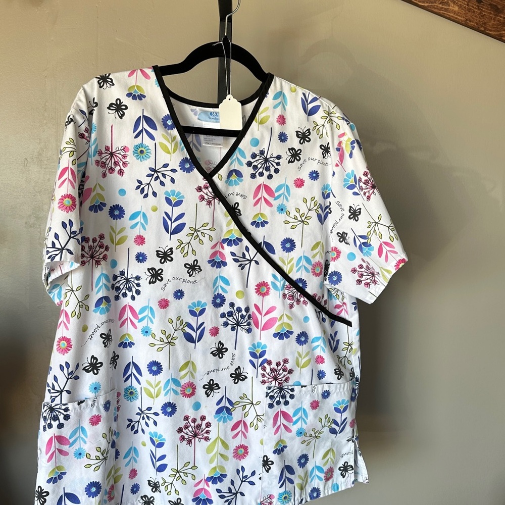 SB SCRUBS - Floral Print Women's Top - Multicolor